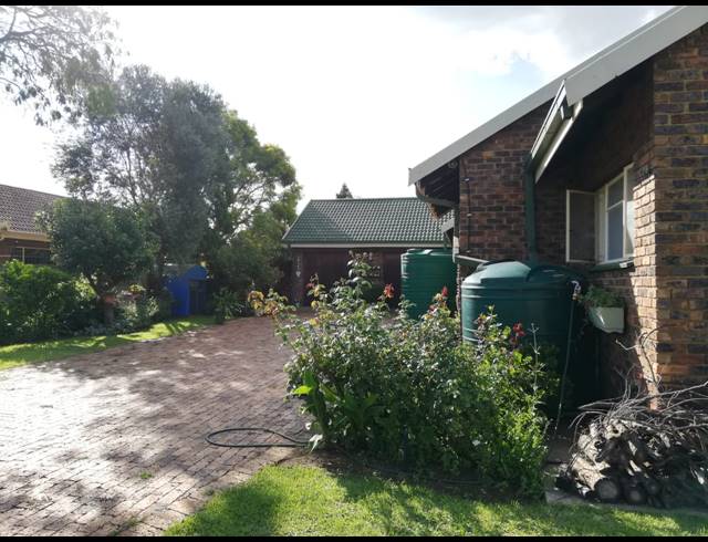 5 BEDROOM HOUSE FOR SALE IN FALCON RIDGE